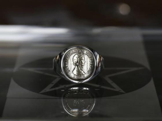 アンプジャパンのSmall Elizabeth Coin With Diamond Ring